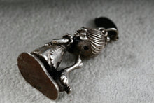 Load image into Gallery viewer, 1981 Precious Moments "A Joyful Noise" Jonathan & David Enesco Pewter Pendant