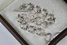 Load image into Gallery viewer, Sterling Silver Interlocking Wavy Circle Links Toggle 7.5" Bracelet