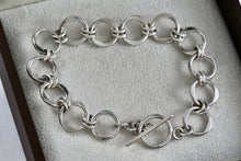 Load image into Gallery viewer, Sterling Silver Interlocking Wavy Circle Links Toggle 7.5" Bracelet