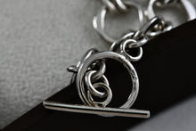Load image into Gallery viewer, Sterling Silver Interlocking Wavy Circle Links Toggle 7.5" Bracelet