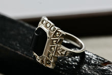 Load image into Gallery viewer, Vintage Uncas Sterling Silver Rhinestone Black Onyx Signet RIng Sing 4