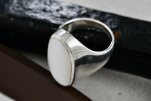 Load image into Gallery viewer, Sterling Silver Elongated Oval Pearl Inlay Signet Ring Size 6.5
