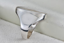 Load image into Gallery viewer, Sterling Silver Elongated Oval Pearl Inlay Signet Ring Size 6.5