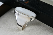 Load image into Gallery viewer, Sterling Silver Elongated Oval Pearl Inlay Signet Ring Size 6.5