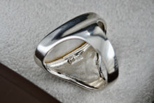 Load image into Gallery viewer, Sterling Silver Elongated Oval Pearl Inlay Signet Ring Size 6.5