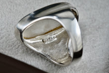 Load image into Gallery viewer, Sterling Silver Elongated Oval Pearl Inlay Signet Ring Size 6.5