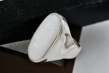 Load image into Gallery viewer, Sterling Silver Elongated Oval Pearl Inlay Signet Ring Size 6.5