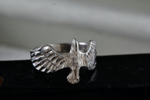 Load image into Gallery viewer, Lisa Lee Creations Vintage Sterling Silver Flying Eagle Bird Signed LLC Ring Size 6.5