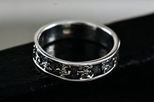Load image into Gallery viewer, Vintage Sterling Silver Marching Teddy Bear Narrow Band Ring Size 5