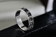 Load image into Gallery viewer, Vintage Sterling Silver Marching Teddy Bear Narrow Band Ring Size 5