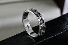 Load image into Gallery viewer, Vintage Sterling Silver Marching Teddy Bear Narrow Band Ring Size 5