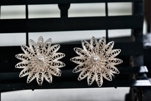 Load image into Gallery viewer, Vintage Silver Filigree Flower Burst Screw-back Clip-On Earrings