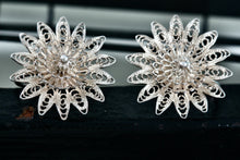 Load image into Gallery viewer, Vintage Silver Filigree Flower Burst Screw-back Clip-On Earrings