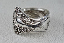 Load image into Gallery viewer, 1947 Rogers Bros Silver XS Triple Handmade Spoon Ring Size 8