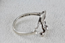 Load image into Gallery viewer, Sterling Silver Looney Tunes Tweety Bird Signet Ring Size 7