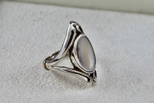 Load image into Gallery viewer, Sterling Silver Oval Mother of Pearl Inlay Statement Ring Size 3
