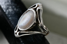 Load image into Gallery viewer, Sterling Silver Oval Mother of Pearl Inlay Statement Ring Size 3