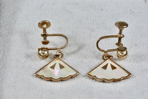 Vintage Seashell Pearl Inlay Gold Tone Screw-back Earrings