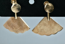 Load image into Gallery viewer, Vintage Seashell Pearl Inlay Gold Tone Screw-back Earrings
