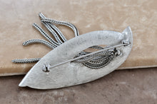 Load image into Gallery viewer, Vintage Costume Silver-Tone Multi Mesh Strand Slit 2.5&quot; Brooch Pin
