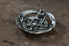 Load image into Gallery viewer, Costume Vintage Soldor Silver Tone Celtic Knot 1.5&quot; Brooch Pin
