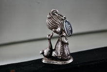 Load image into Gallery viewer, 1981 Precious Moments &quot;A Joyful Noise&quot; Jonathan &amp; David Enesco Pewter Pendant
