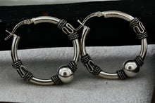 Load image into Gallery viewer, Sterling Silver Rope Wrapped Circle Hoop Bead Snap Closure Earrings
