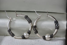Load image into Gallery viewer, Sterling Silver Rope Wrapped Circle Hoop Bead Snap Closure Earrings
