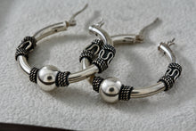 Load image into Gallery viewer, Sterling Silver Rope Wrapped Circle Hoop Bead Snap Closure Earrings
