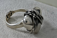 Load image into Gallery viewer, Sergio Bustamante Sterling Silver Wrapped Wire Puffy Heart Ring Size 6.5
