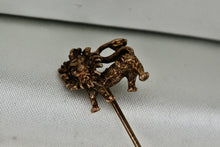 Load image into Gallery viewer, Vintage 14KT. Yellow Gold Lion Pin Brooch
