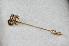 Load image into Gallery viewer, Vintage 14KT. Yellow Gold Lion Pin Brooch
