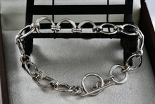 Load image into Gallery viewer, Sterling Silver Interlocking Wavy Circle Links Toggle 7.5&quot; Bracelet
