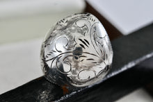 Load image into Gallery viewer, Sterling Silver Thailand Large Etched Inlay Dome Ring Size 6
