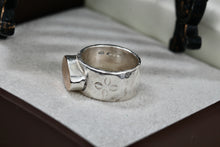 Load image into Gallery viewer, Signed Silver &amp; 14K Gold Hammered Signet Floral Etched Wide Band Ring Size 7
