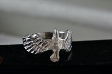 Load image into Gallery viewer, Lisa Lee Creations Vintage Sterling Silver Flying Eagle Bird Signed LLC Ring Size 6.5
