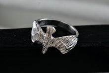 Load image into Gallery viewer, Lisa Lee Creations Vintage Sterling Silver Flying Eagle Bird Signed LLC Ring Size 6.5
