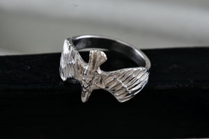 Lisa Lee Creations Vintage Sterling Silver Flying Eagle Bird Signed LLC Ring Size 6.5