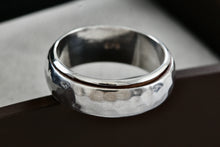 Load image into Gallery viewer, Vintage Sterling Silver Mens Large Hammered Spinner Ring Size 11.5
