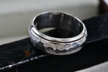 Load image into Gallery viewer, Vintage Sterling Silver Mens Large Hammered Spinner Ring Size 11.5
