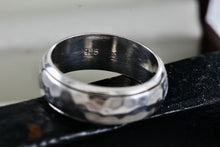 Load image into Gallery viewer, Vintage Sterling Silver Mens Large Hammered Spinner Ring Size 11.5
