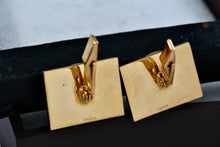 Load image into Gallery viewer, Vintage Delmas Gold Tone &quot;Lo Cup Match&quot; Goblet Cup Rectangle Cufflinks
