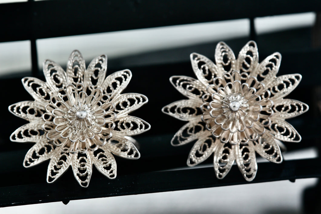 Vintage Silver Filigree Flower Burst Screw-back Clip-On Earrings