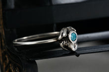 Load image into Gallery viewer, Native American Silver Blue Turquoise Chip Inlay Frog Mini Ring Size 7
