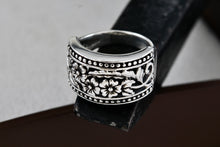 Load image into Gallery viewer, Sterling Silver Floral Filigree Flowers Wide Band Ring Size 7.5
