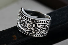 Load image into Gallery viewer, Sterling Silver Floral Filigree Flowers Wide Band Ring Size 7.5
