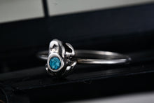 Load image into Gallery viewer, Native American Silver Blue Turquoise Chip Inlay Frog Mini Ring Size 7
