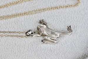 CAVIN RICHIE Sterling Silver Frog Charm Pendant 18" Necklace