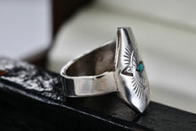 Load image into Gallery viewer, Native American Silver Turquoise Chip Inlay Thunderbird Spoon Ring Size 5
