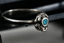 Load image into Gallery viewer, Native American Silver Blue Turquoise Chip Inlay Frog Mini Ring Size 7
